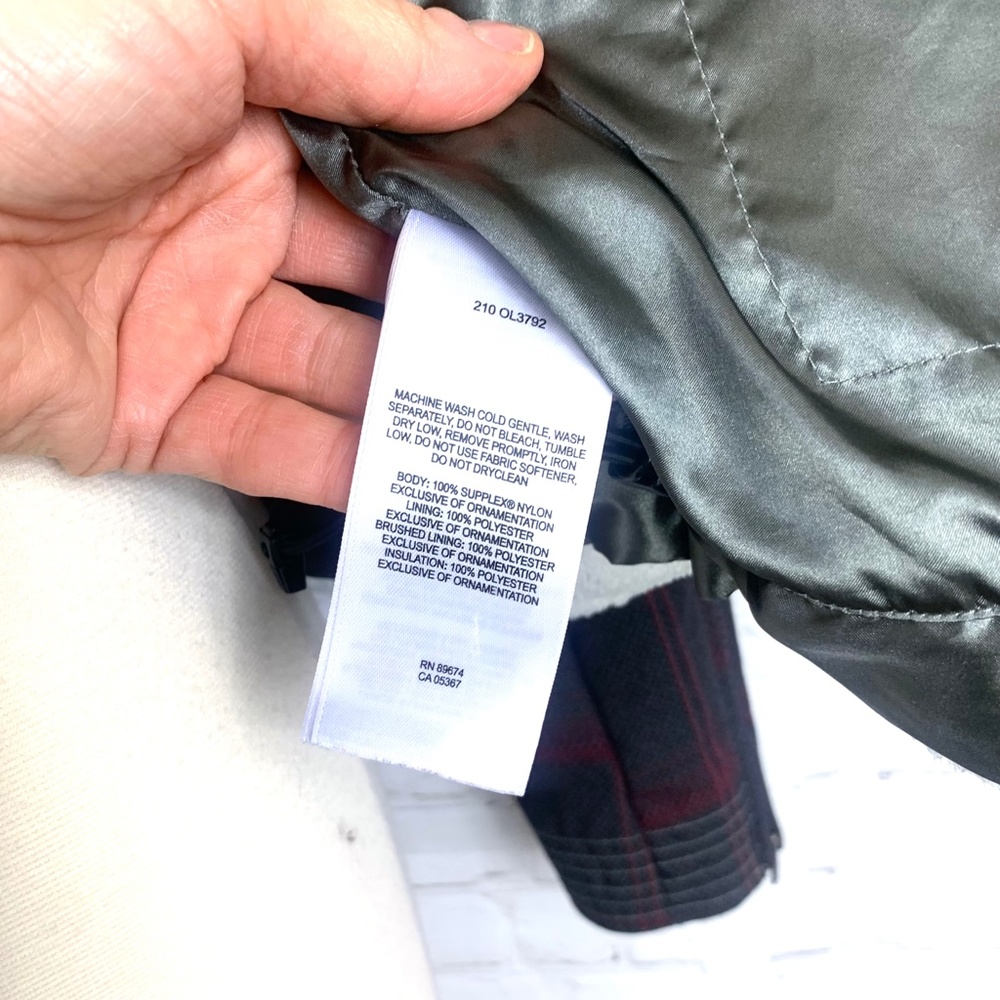 Like New |•MOUNTAIN HARDWEAR•| Commotion Retro Motion Snowboard Jacket - Picture 16 of 16